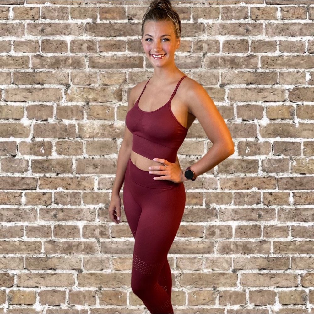 Fitness apparel workout set